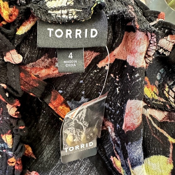 Torrid Smocked Cold-Shoulder Blouse‎ Gauze Leaf Black NWT Front Buttons Size 4x - Picture 15 of 16